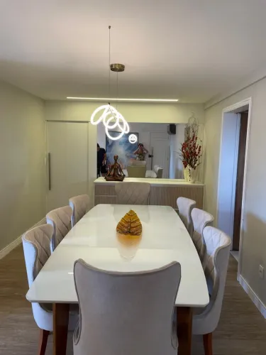 CONJUNTO MESA E CADEIRAS 8 LUGARES