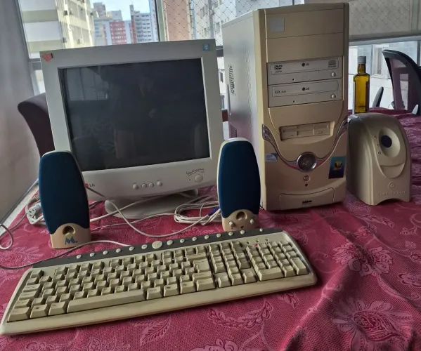 Vendo PC Antigo - Para Colecionador 
