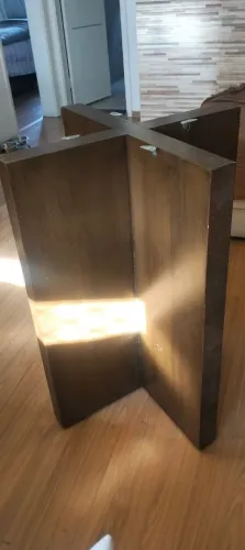 Base para mesa de jantar em madeira