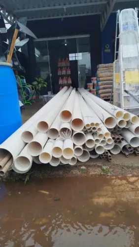 Tubos e conexões na oferta