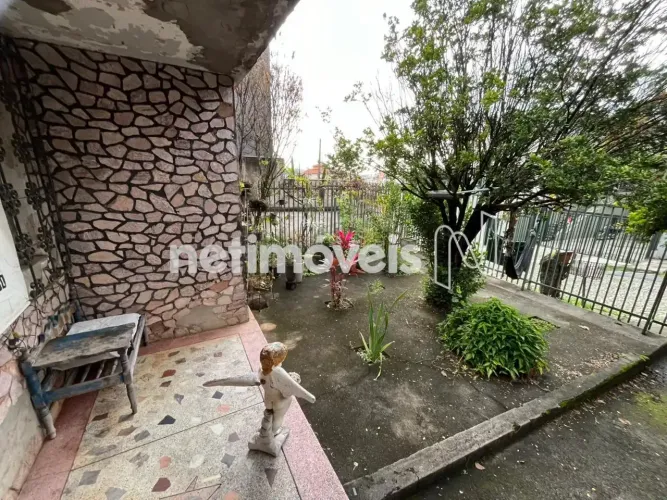 Casa à venda no Minas Brasil, com 420m²; de área total e duas moradias independentes.