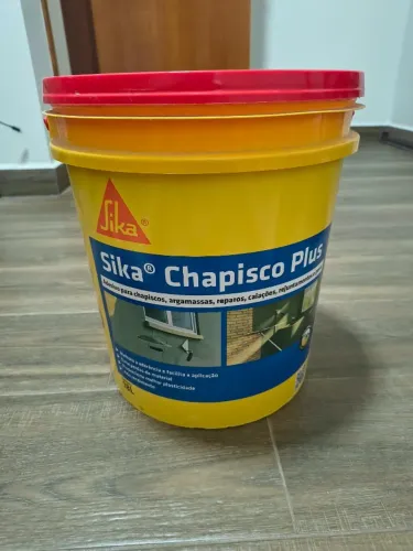 Sobra de materiais para pintura e acabamento