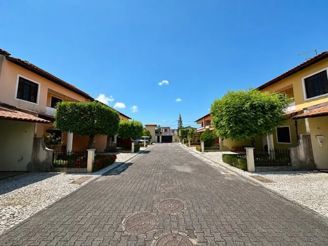 CASA À VENDA EM CONDOMÍNIO EXCLUSIVO - MARAPONGA