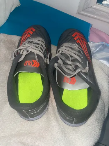 Vende-se chuteira nova pra society 50