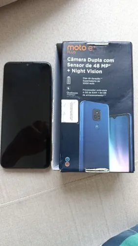 Vendo celular Motorola e7 excelente estado com NF. Aceito pagamento no cartão de crédito 