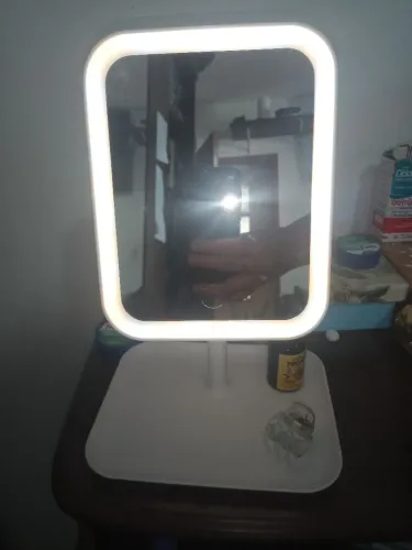 Espelho de maquiagem com LED recarregável USB<br>NOVO na caixa<br>R$25,00<br>Branco<br>Bairro Nova Era