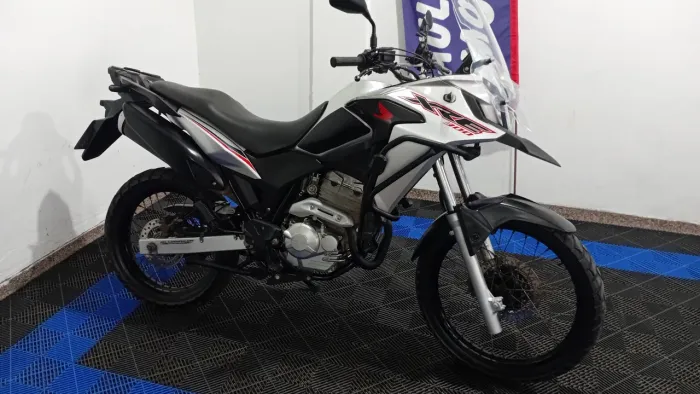 HONDA CB300R. 2021