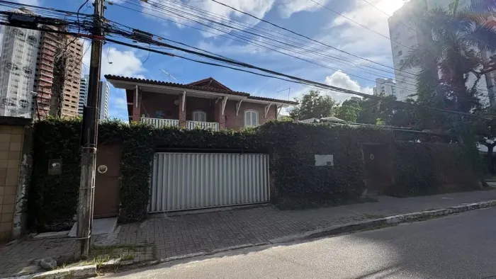 Imóvel para venda possui 625 metros quadrados em Boa Viagem - Recife - PE