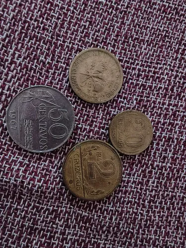 Moedas antigas brasileiras.