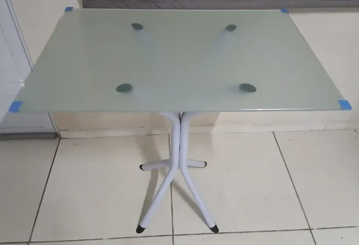 Mesa com Tampo de Vidro