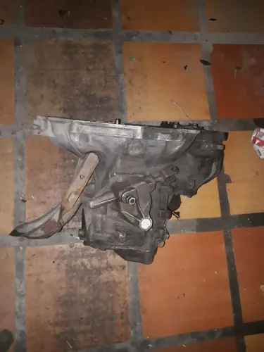 Caixa de câmbio F-16 do Monza e Kadett com motor 1.8