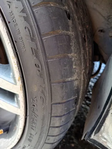 2 pneus 195-45-R17 2 pneus 205-45-R17