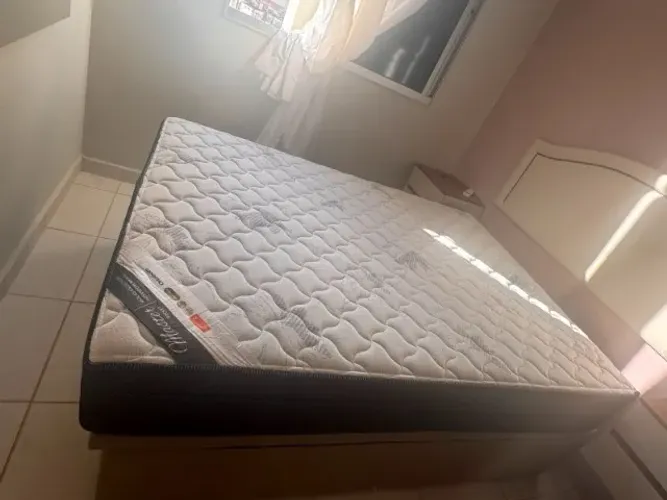Vendo Cama-Box Casal Com Case e Solteiro