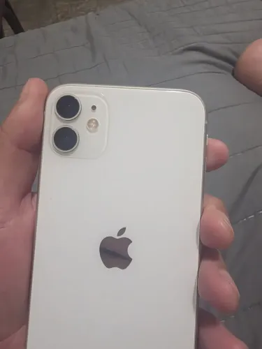 iPhone 11 128GB Dourado