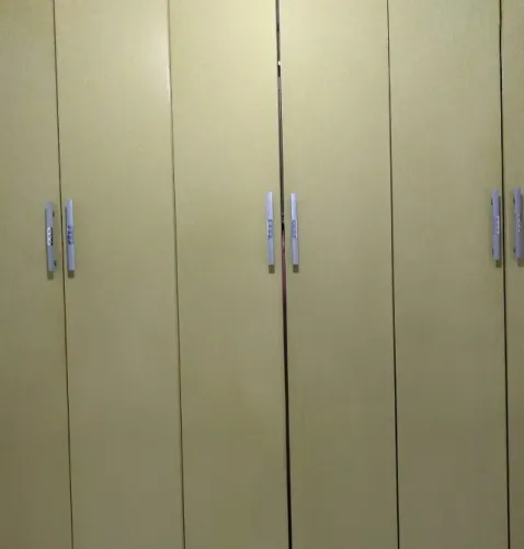 Guarda roupa em bom estado.
