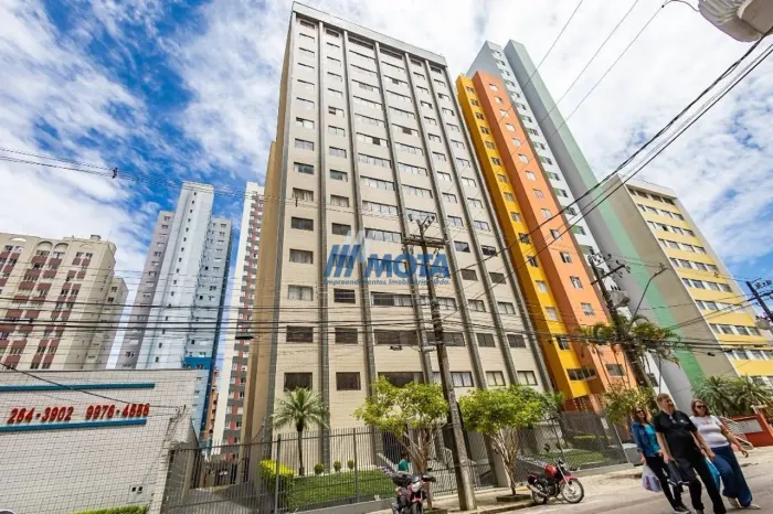 Apartamento com 3 dormitórios para alugar, 130 m² por R$ 3.657,10/mês - Cristo Rei - Curit