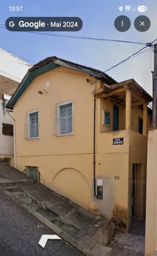 Terreno com casa construída
