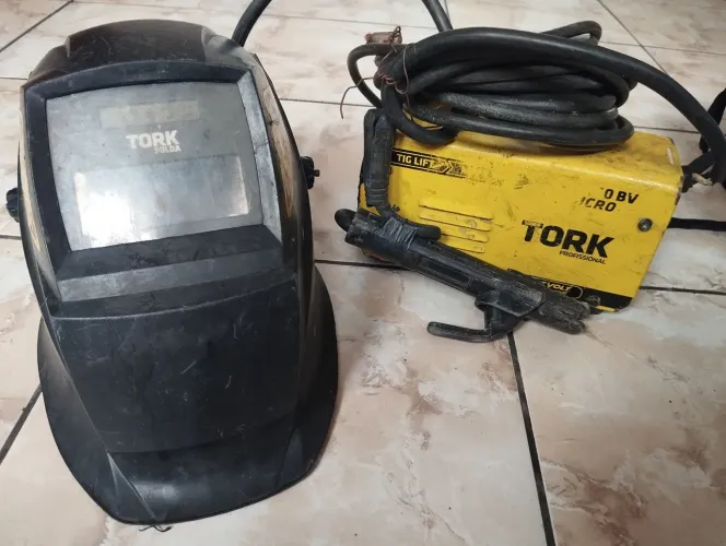 Máquina de solda funcionando perfeitamente , faço entrega valor a combinar.