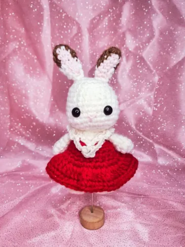 Sylvanian Families - Coelhinha em crochê 