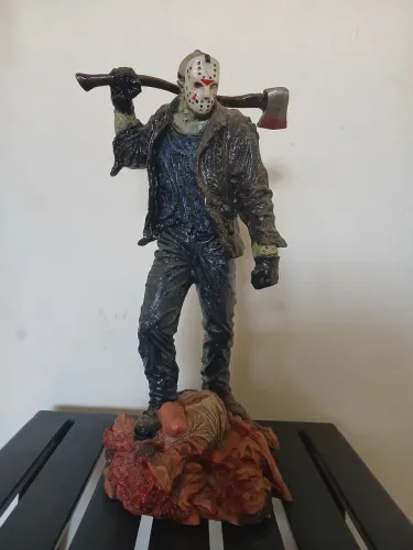 estatueta colecionável de resina do personagem Jason Voorhees