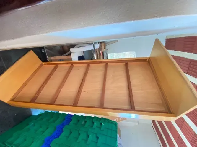 Cama de solteiro com colchão - cor marfim