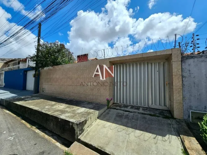 Casa com 3 quartos à venda, 180 m² por R$ 399.000 - Itaperi - Fortaleza/CE