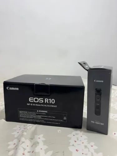 Canon EOS Kit R10 Mais lente RF-S18-45mm F4.5-6.3 IS STM Mirrorless Cor Preto