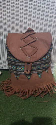 Mochila Estilo Boho com Franjas - 35 cm