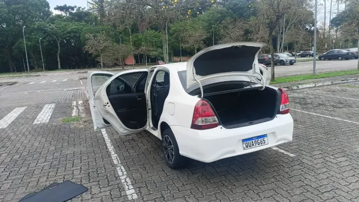 Toyota Etios X Sedan 1.5 Flex 16V 4P Mec. 2020