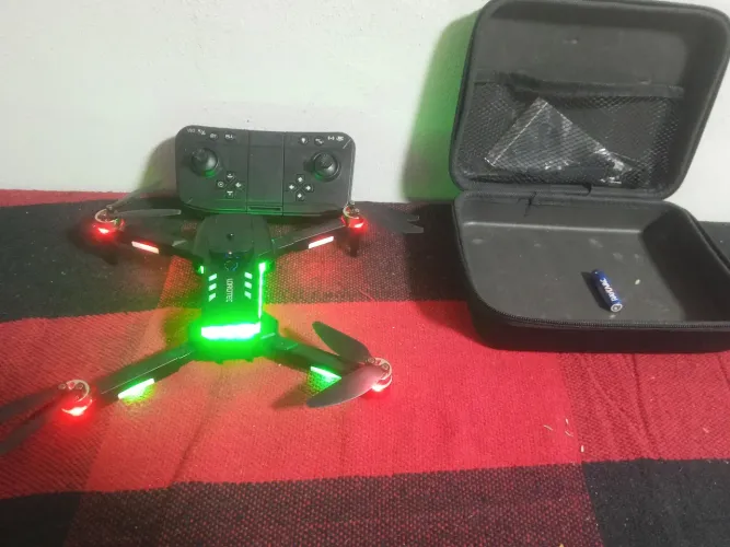 Drone seminovo com câmera HD