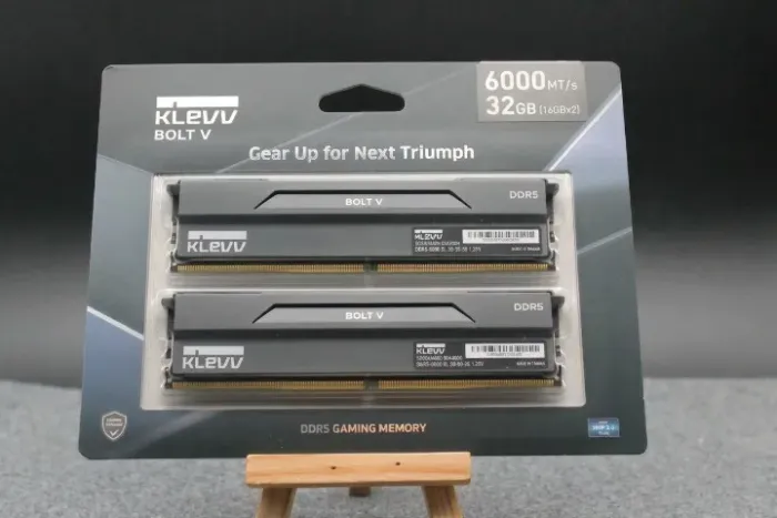 Memória RAM Klevv Bolt V 32GB (2x16GB) DDR5 6000MHz CL28 Chip Hynix A-Die - LACRADA!