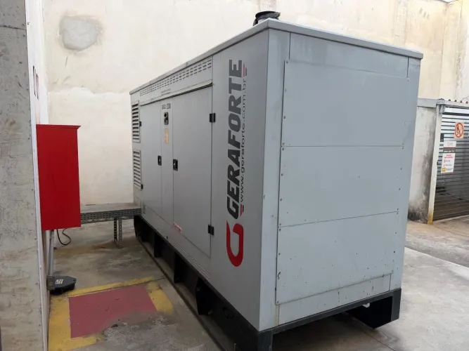 Gerador 230 kVA GERAFORTE seminovo
