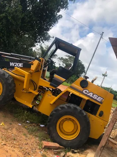 Carregadeira case W20e