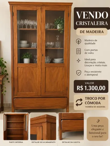 Cristaleira de Madeira com Portas de Vidro - R$ 1.300