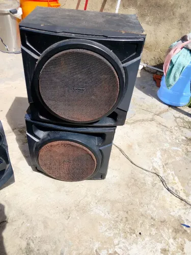 Vendo as caixas de som