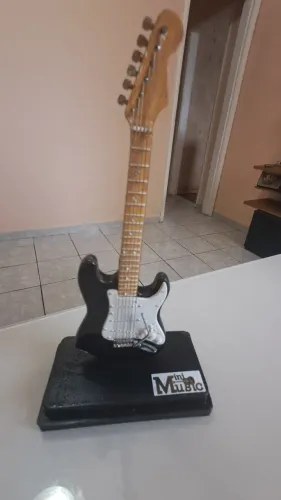 Miniatura de guitarra
