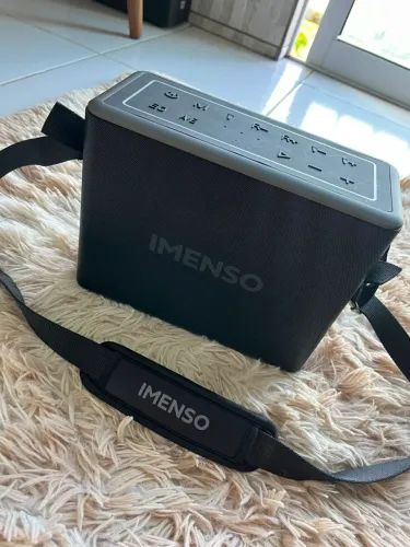 Caixa de som Imenso com dois microfones