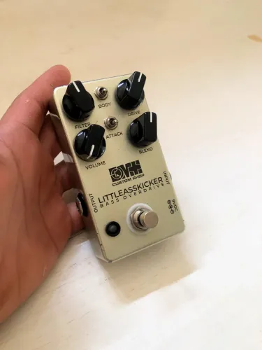 Pra sair logo | Pedal Bass Overdrive LITTLEASSKICKER DMT 