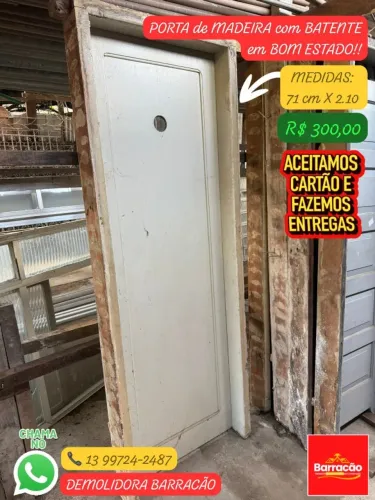 Porta Lisa Bordada de Madeira com Batente em BOM ESTADO!