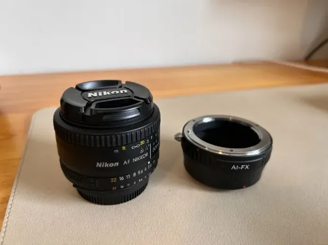Lente Nikon 50mm 1.8D + adaptador Fuji