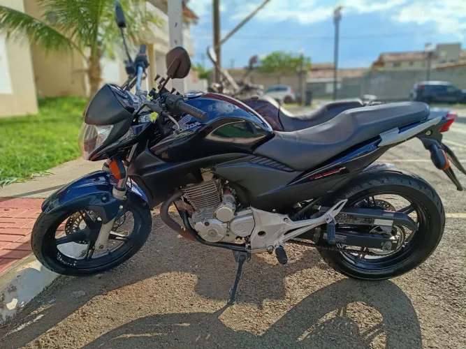 Moto CB300R 2012 - Ótima - pego moto de menor cilindrada 