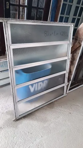 Janela de alumínio 80cm x 1m basculante VENDE-SE 