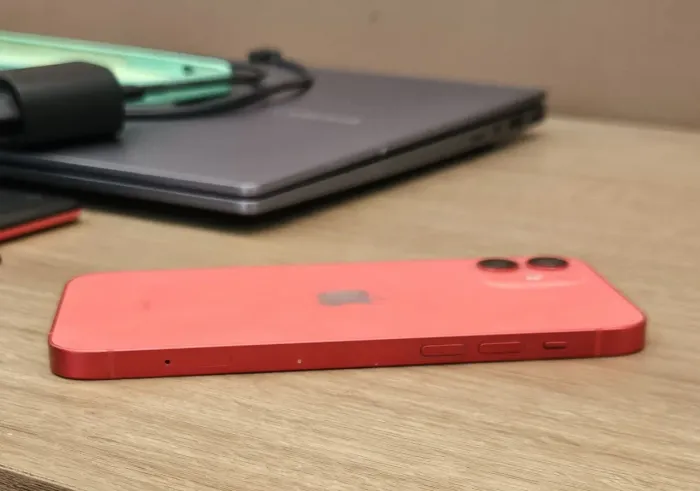 VENDO IPHONE 12 - 64GB - Excelente - tudo funcionando- cor vermelho 