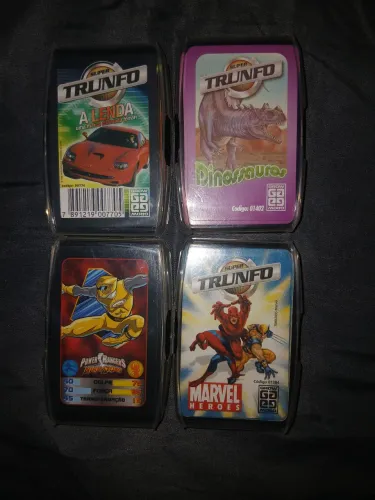 4 baralhos de super-trunfo (Marvel, Dinossauros, Power Rangers e Carros)