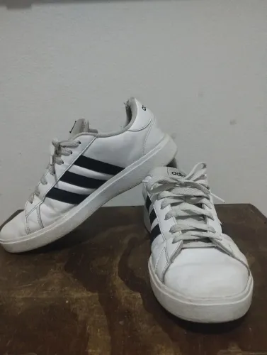 Tenis adidas court