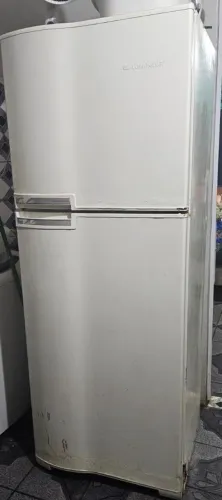 GELADEIRA COM DEFEITO ( MOTOR )