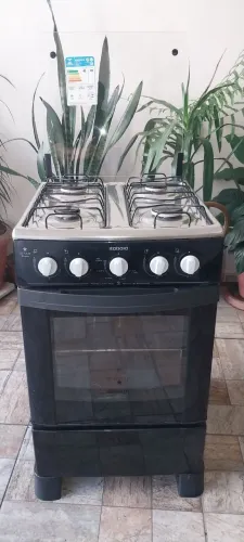 Vendo um fogão itatiaia de 4 bocas funcionado perfeitamente limpinho. Gás de rua