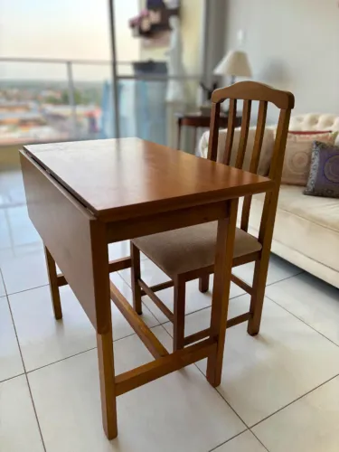Conjunto Mesa e Cadeira Dobrável em Madeira Maciça