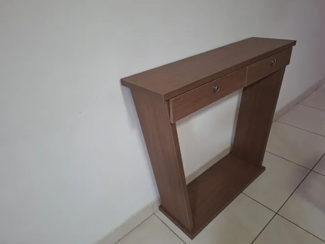 Aparador de sala e uma banqueta