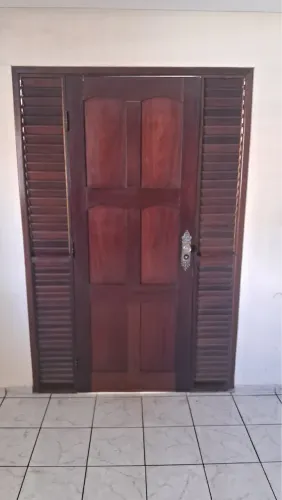 Vendo porta de madeira ipê